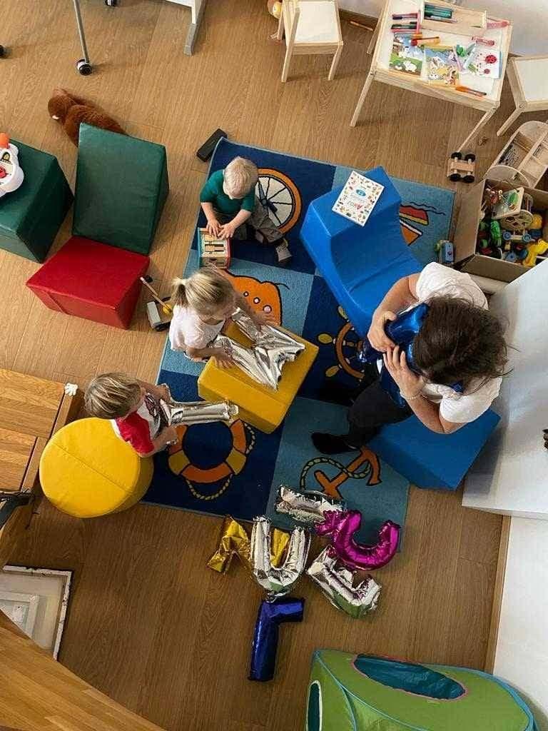 <p>Hlídací paní pro děti na jedno odpoledne v týdnu</p>